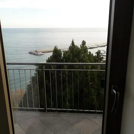 Nido Sul Mare Алассіо